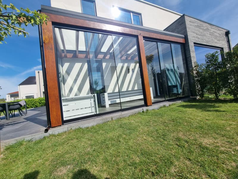 Tuinkamer met houten staanders